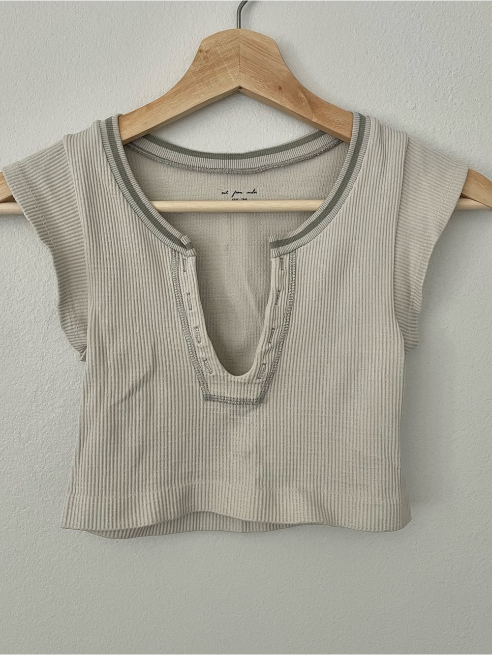 Urban Outfitters Out From Under 
Go For Gold Seamless Top XS/S